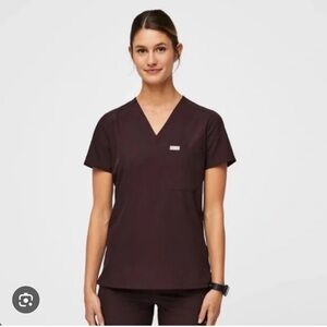 FIGS Catarina one pocket FreeX scrub top in color Dark Fig, size XS
